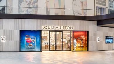 louis vuitton montreal store|louis vuitton montreal royalmount.